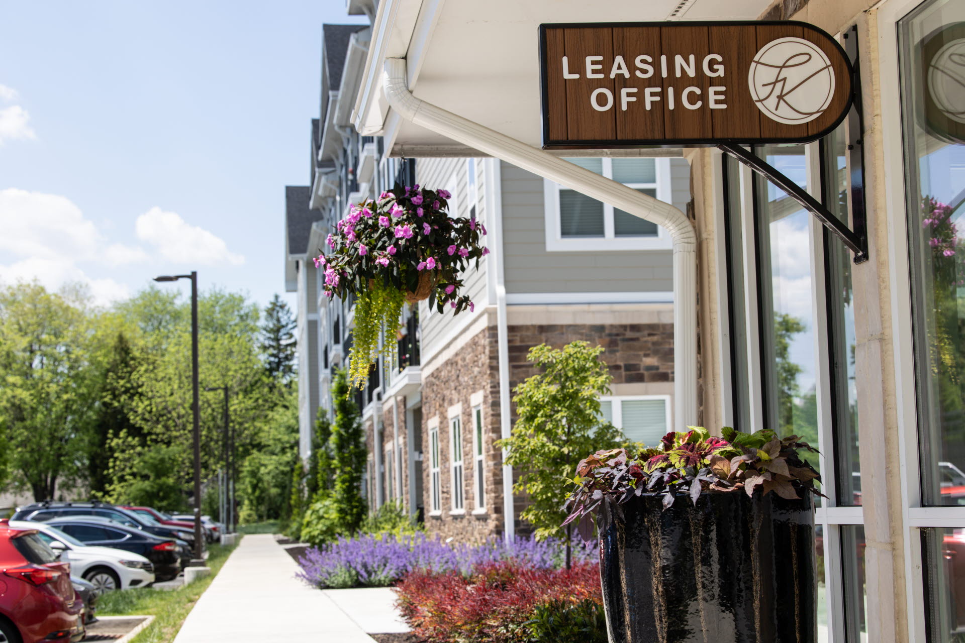 How to sell or lease commercial property